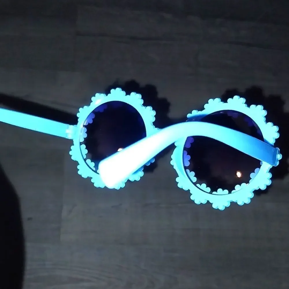 Blue Super cute floral rim kids sunglasses
